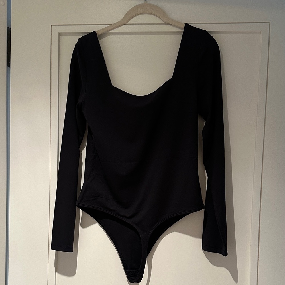 Aritzia Babaton Long Sleeve Bodysuit - NWT - Picture 5 of 5